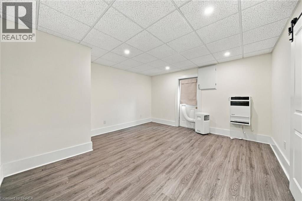 46 Grand River Street N Property Photo 16