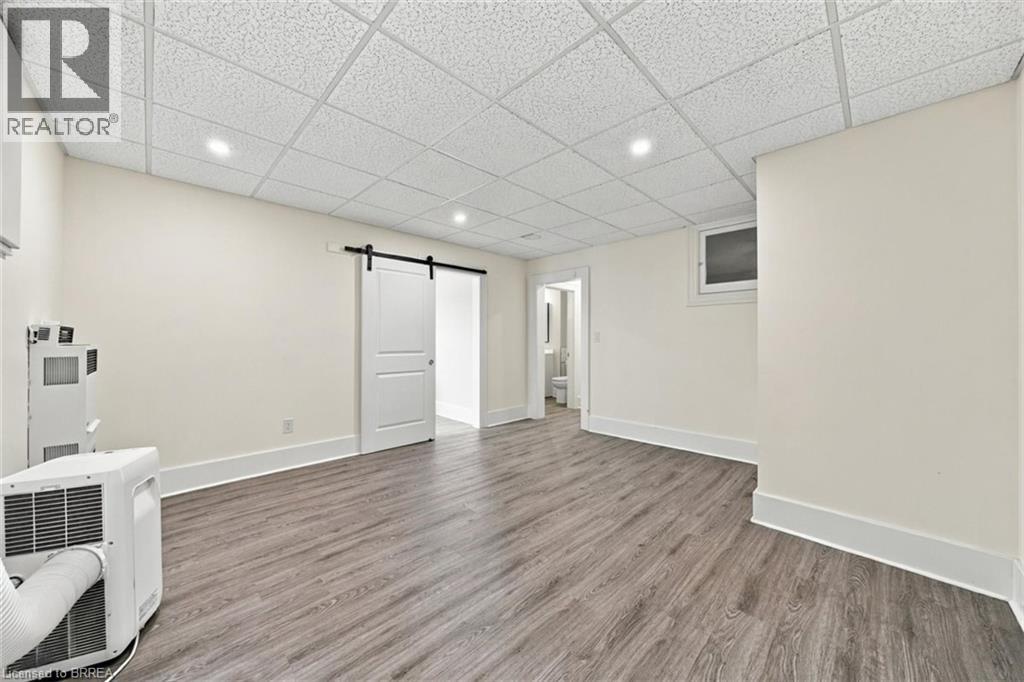 46 Grand River Street N Property Photo 19
