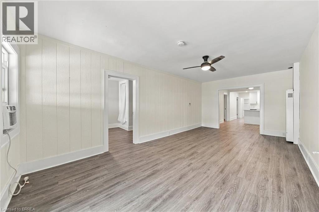 46 Grand River Street N Property Photo 23