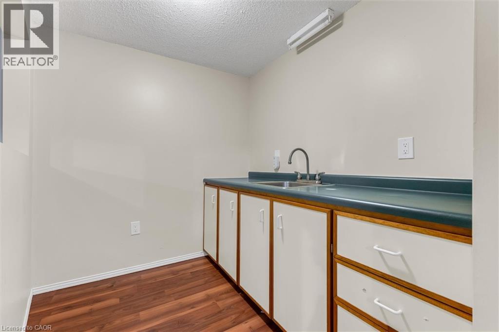 261 Limeridge Road W Property Photo 22