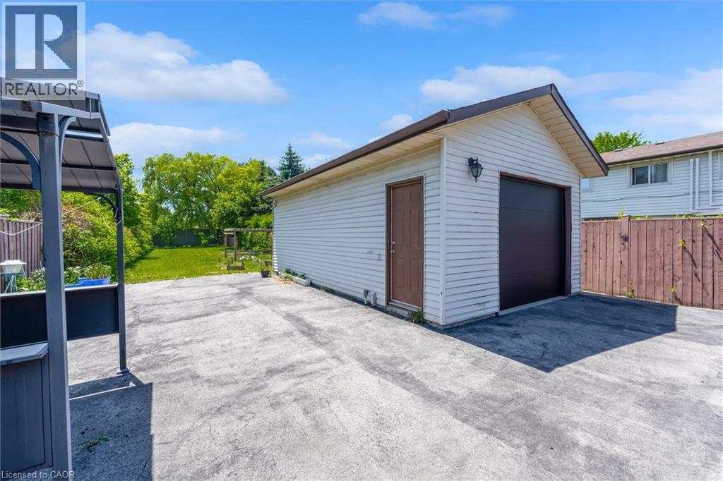 261 Limeridge Road W Property Photo 30