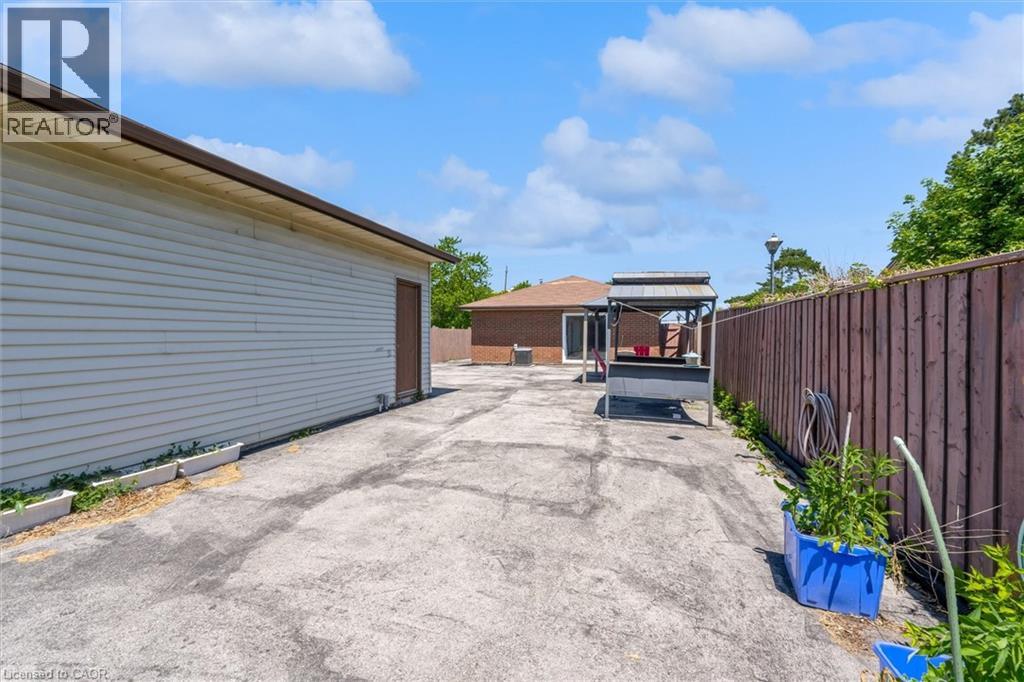 261 Limeridge Road W Property Photo 33