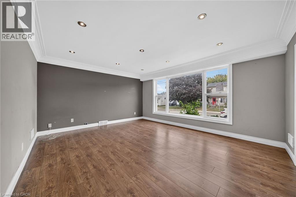 11 Selkirk Avenue Property Photo 8
