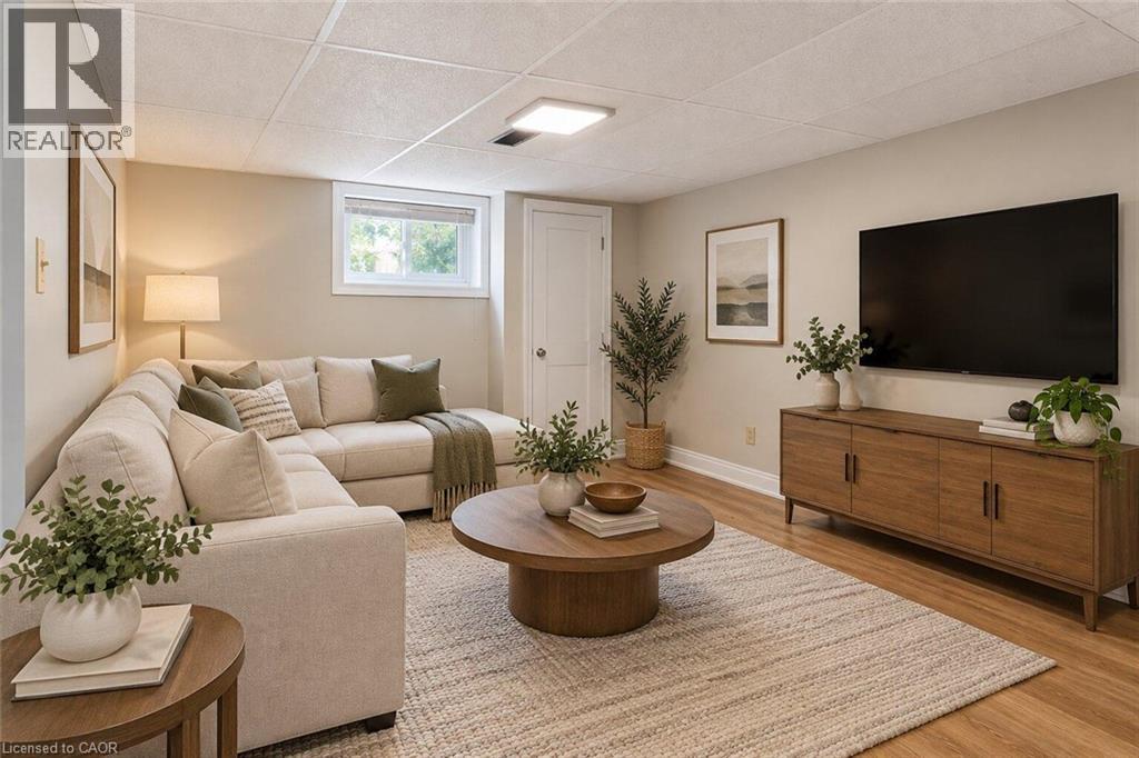 269 Queensdale Avenue E Property Photo 12