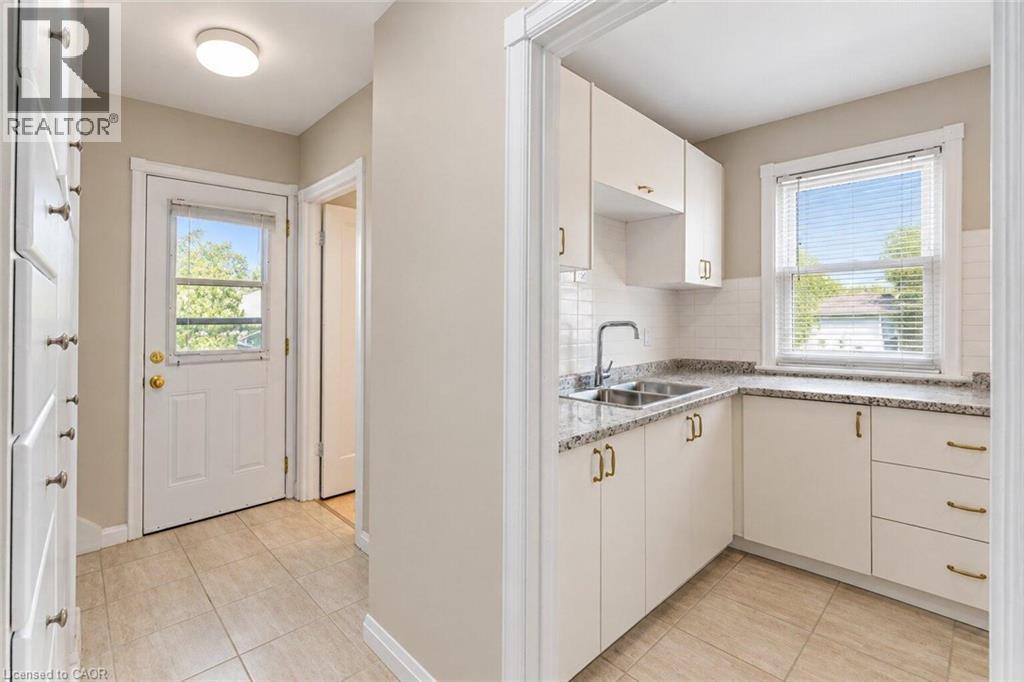 269 Queensdale Avenue E Property Photo 18