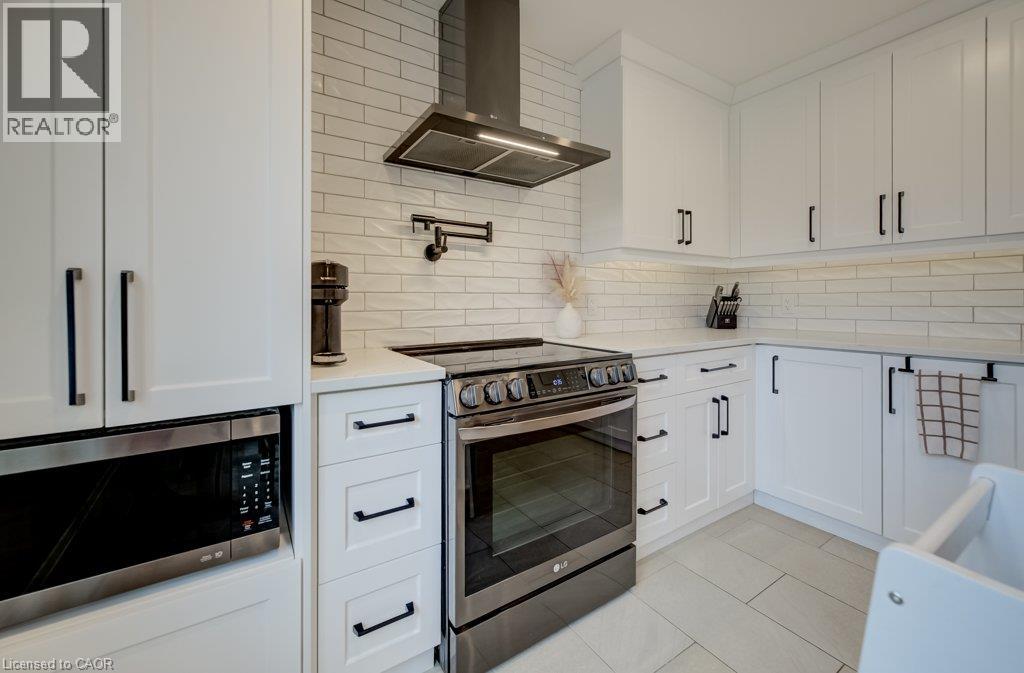 37 Margaret Avenue N Property Photo 9