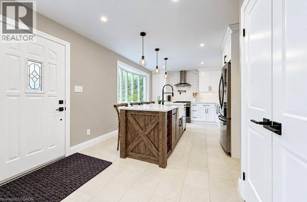 37 Margaret Avenue N Property Photo 10