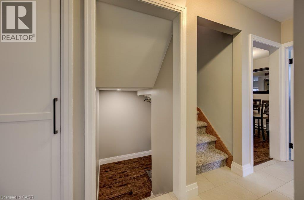 37 Margaret Avenue N Property Photo 13