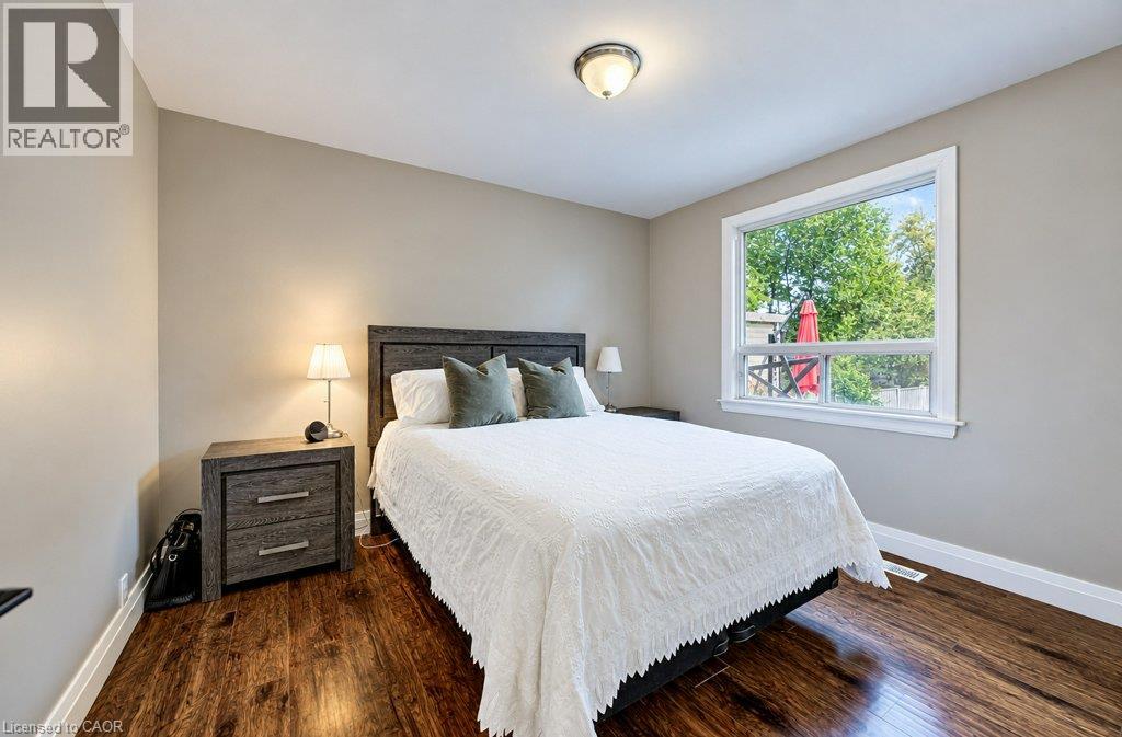 37 Margaret Avenue N Property Photo 16