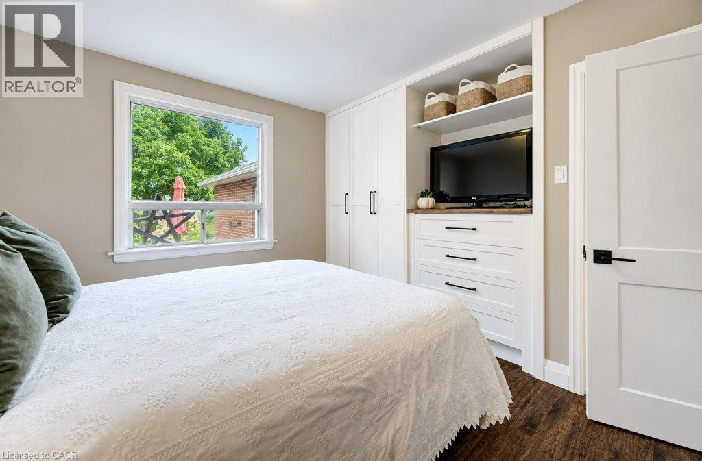 37 Margaret Avenue N Property Photo 17