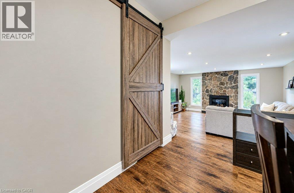 37 Margaret Avenue N Property Photo 18