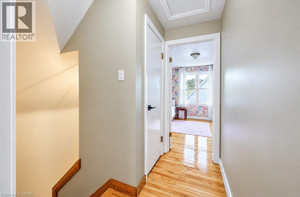 37 Margaret Avenue N Property Photo 26