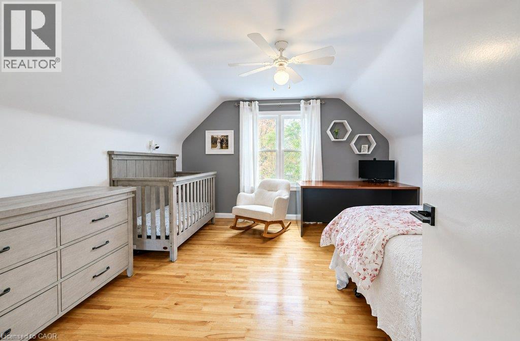 37 Margaret Avenue N Property Photo 28