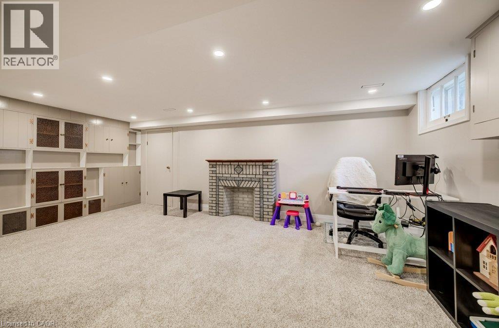 37 Margaret Avenue N Property Photo 33