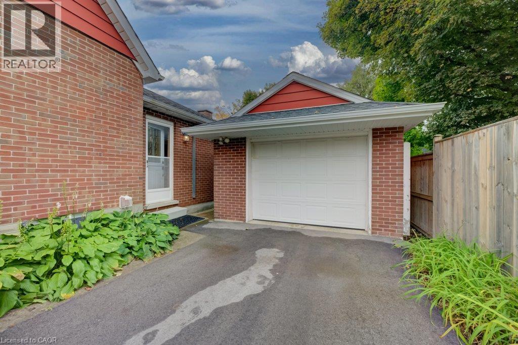37 Margaret Avenue N Property Photo 37