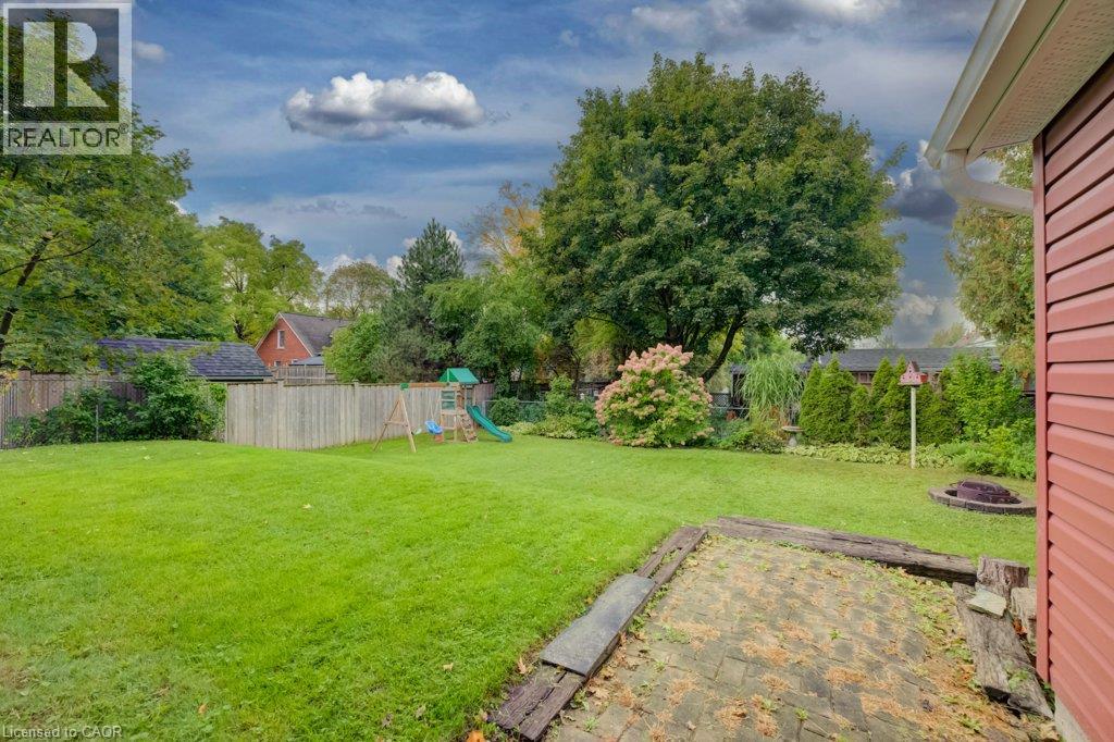 37 Margaret Avenue N Property Photo 38