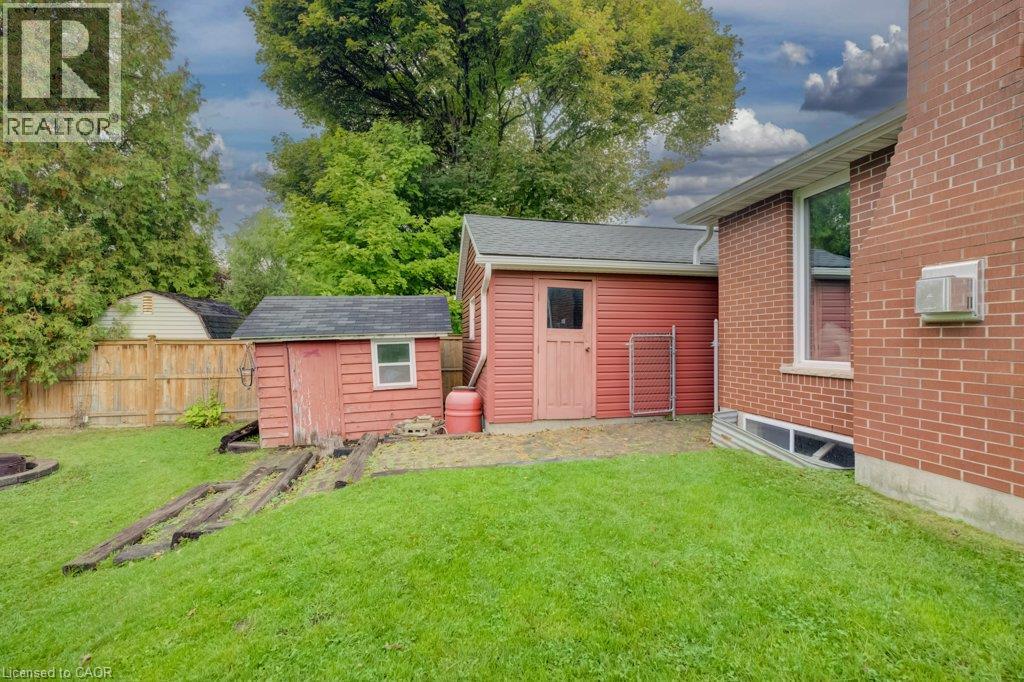 37 Margaret Avenue N Property Photo 40