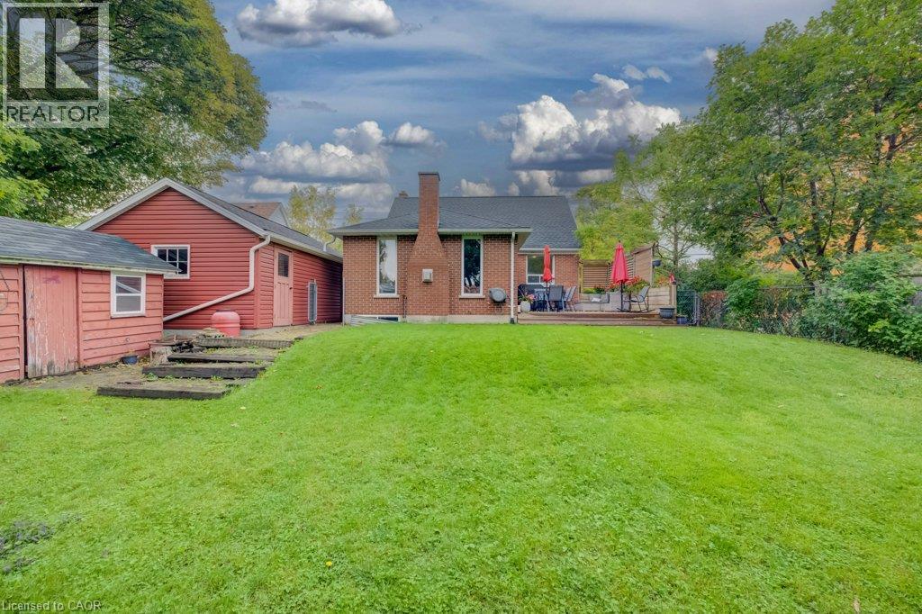 37 Margaret Avenue N Property Photo 42