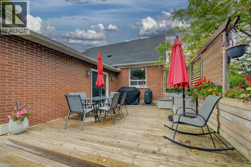 37 Margaret Avenue N Property Photo 43