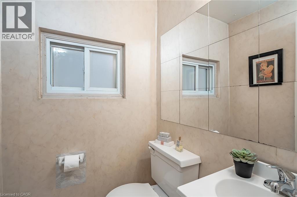 473 Woodview Road Unit# 2 Property Photo 15