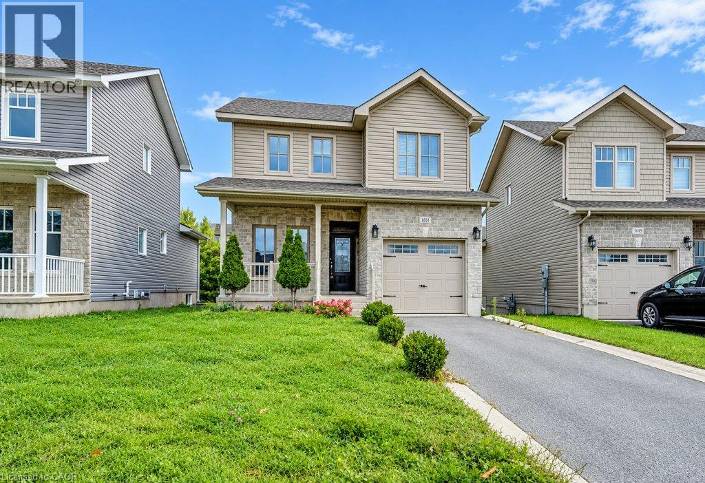 1651 Crimson Crescent Property Photo 3