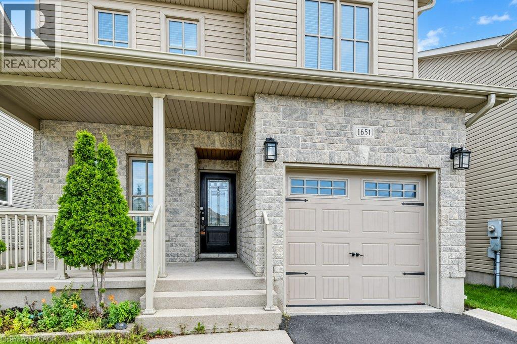 1651 Crimson Crescent Property Photo 4