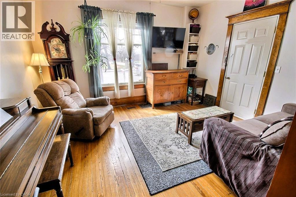 223 Water Street N Property Photo 4