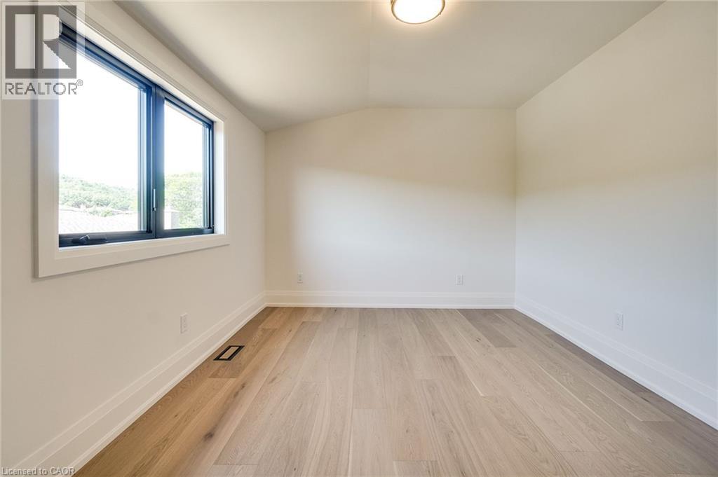 24 Royce Avenue Property Photo 35