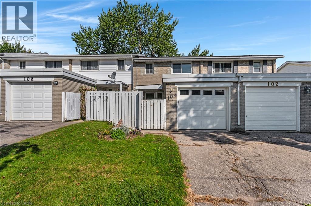 104 Ralgreen Crescent Property Photo 1