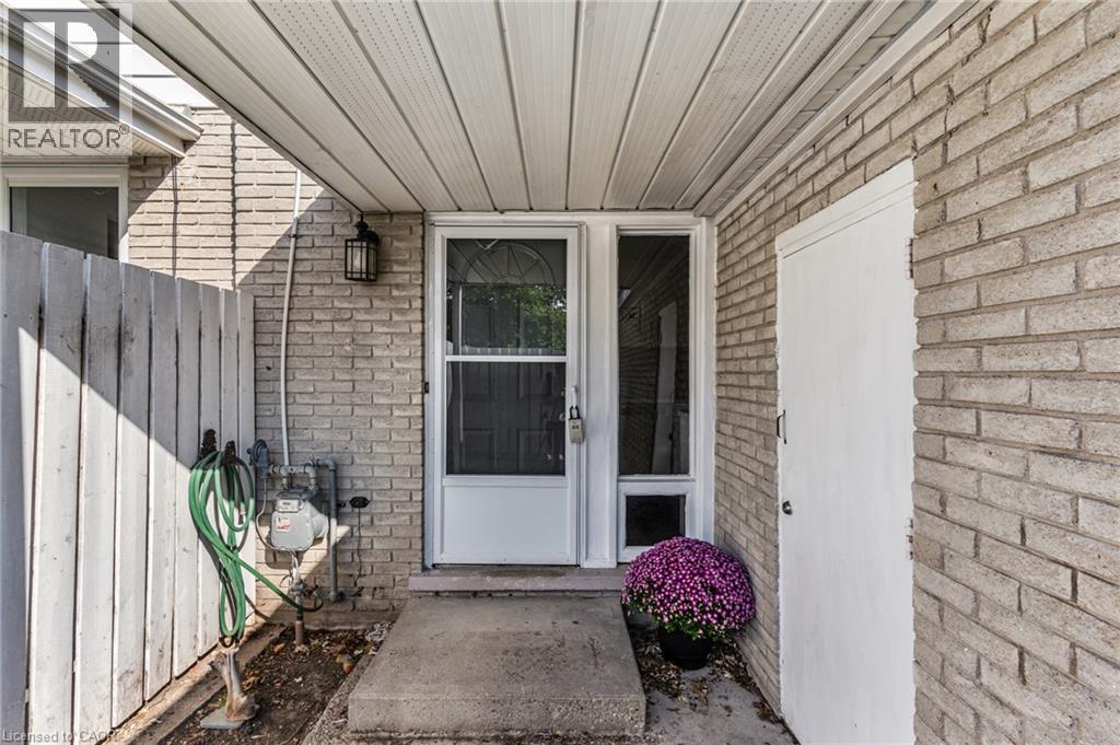 104 Ralgreen Crescent Property Photo 3