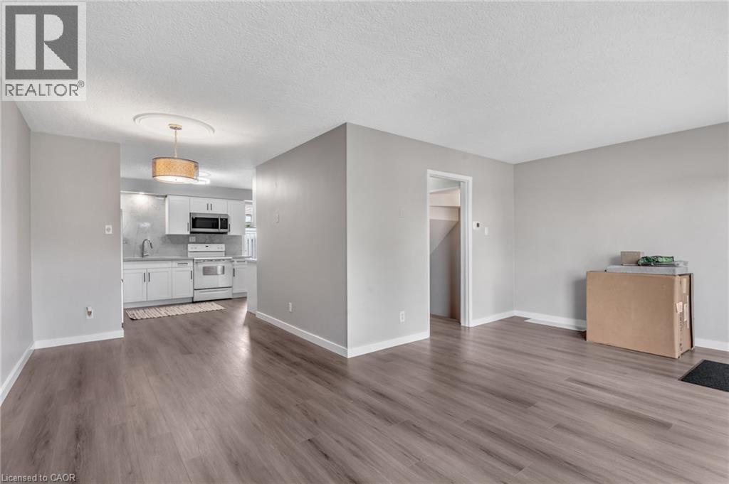 104 Ralgreen Crescent Property Photo 11