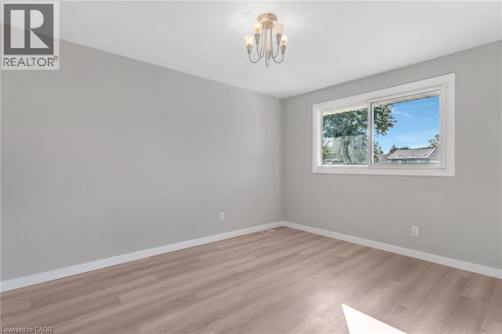 104 Ralgreen Crescent Property Photo 16