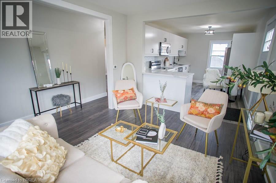 20 Park Avenue E Property Photo 6