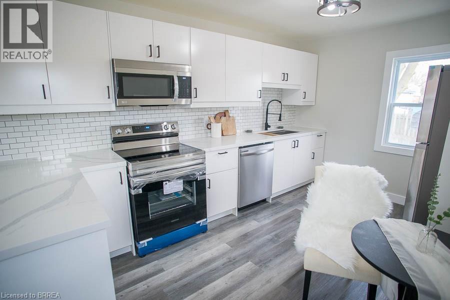 20 Park Avenue E Property Photo 7