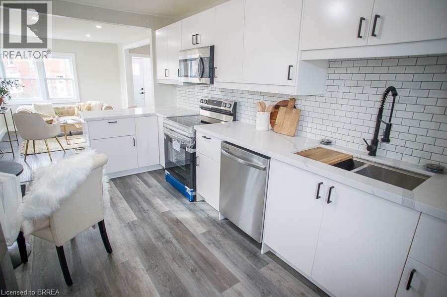 20 Park Avenue E Property Photo 9