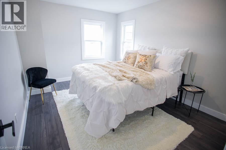 20 Park Avenue E Property Photo 10
