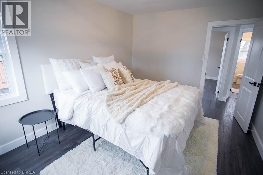 20 Park Avenue E Property Photo 11