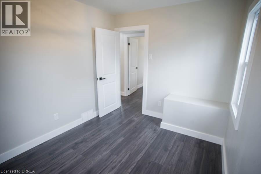 20 Park Avenue E Property Photo 13