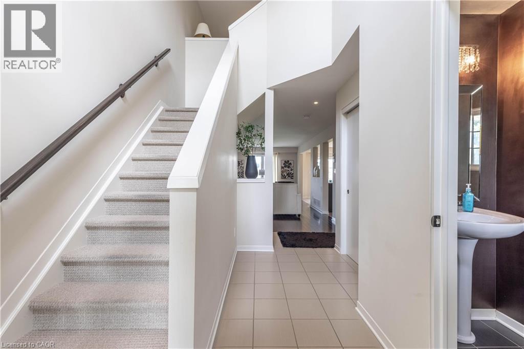 8625 Upper Canada Drive Property Photo 14