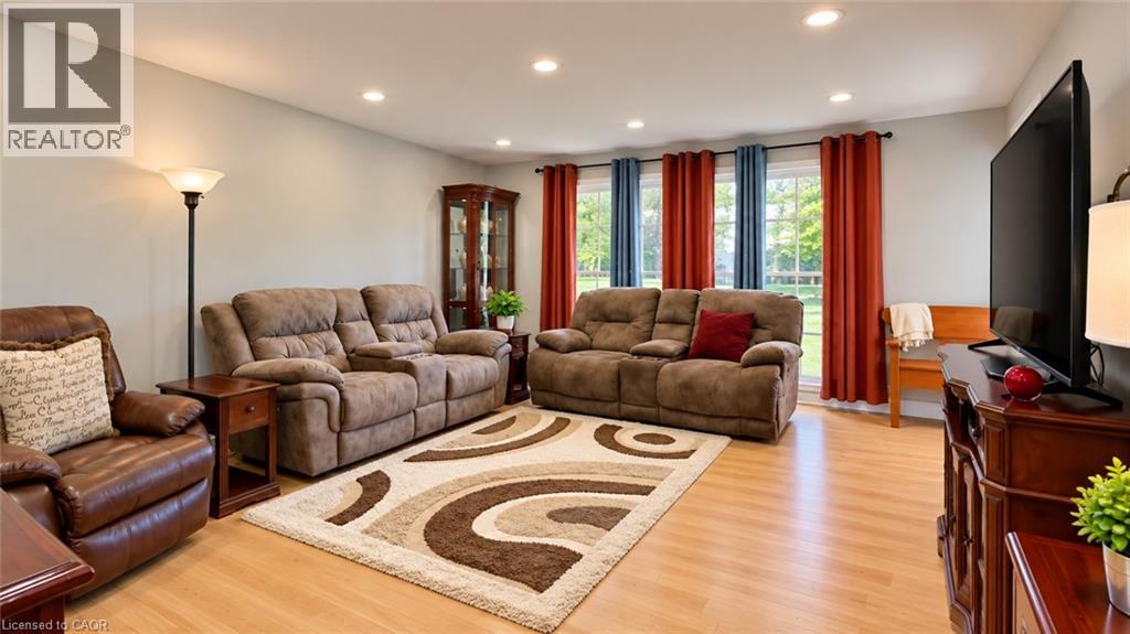 76 Appalachian Crescent Unit# Upper Property Photo 6