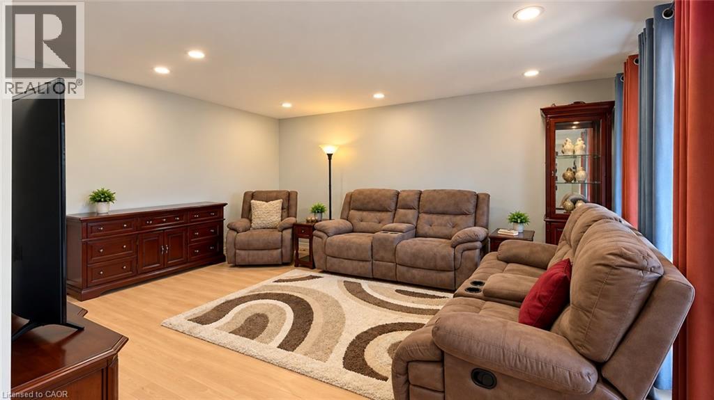 76 Appalachian Crescent Unit# Upper Property Photo 7