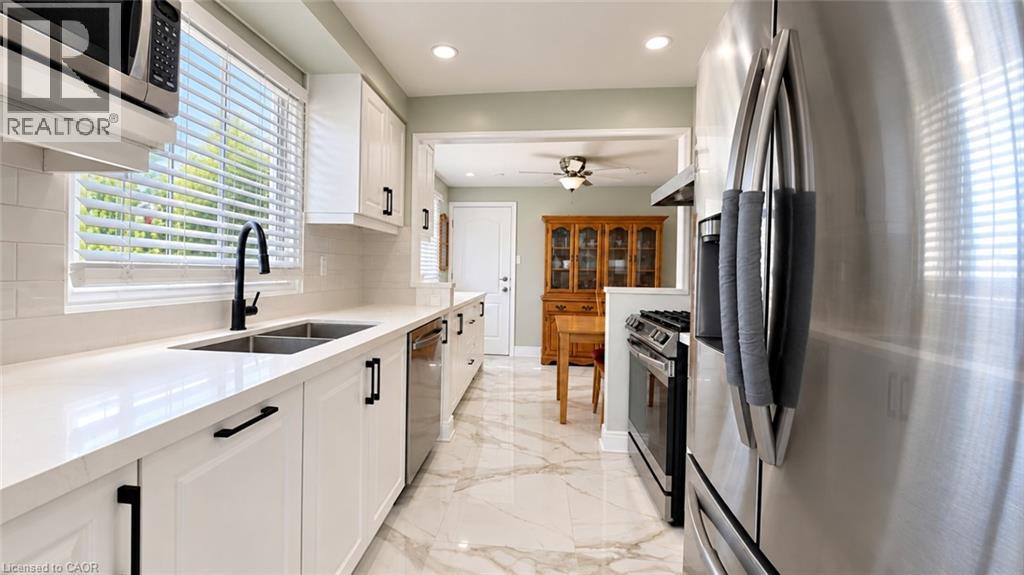 76 Appalachian Crescent Unit# Upper Property Photo 11