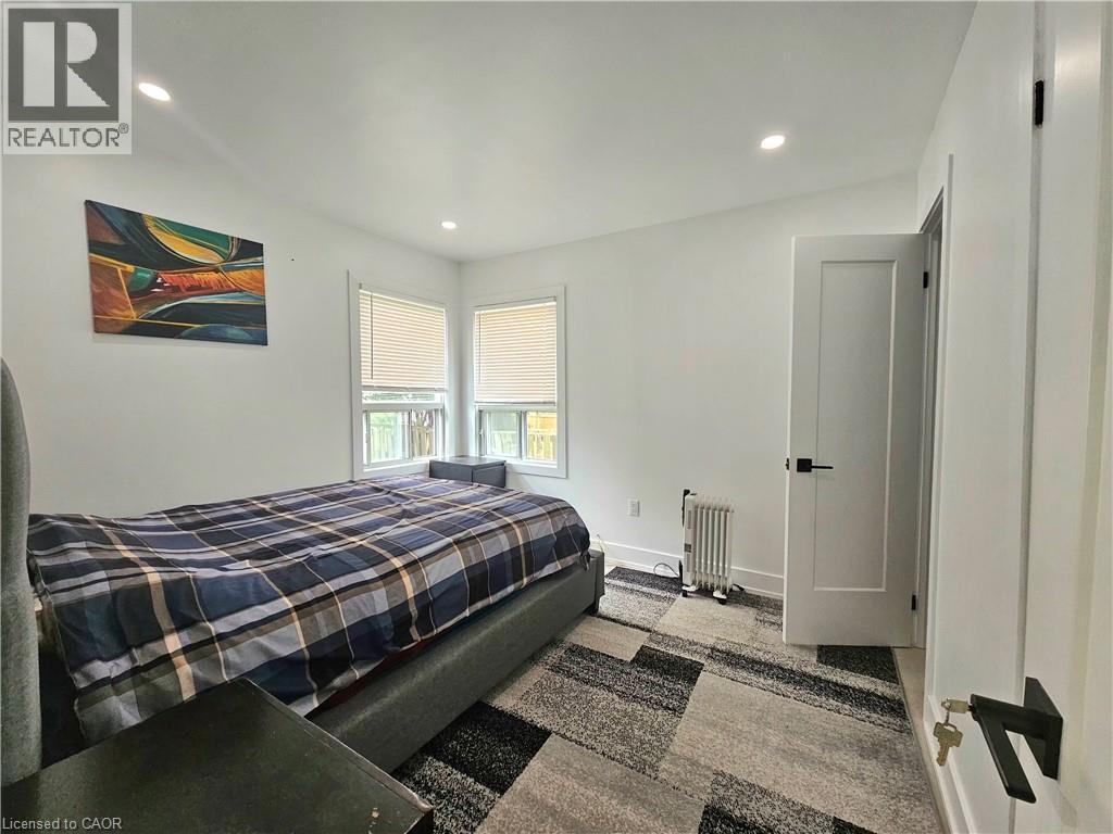 352 Weir Street N Property Photo 6