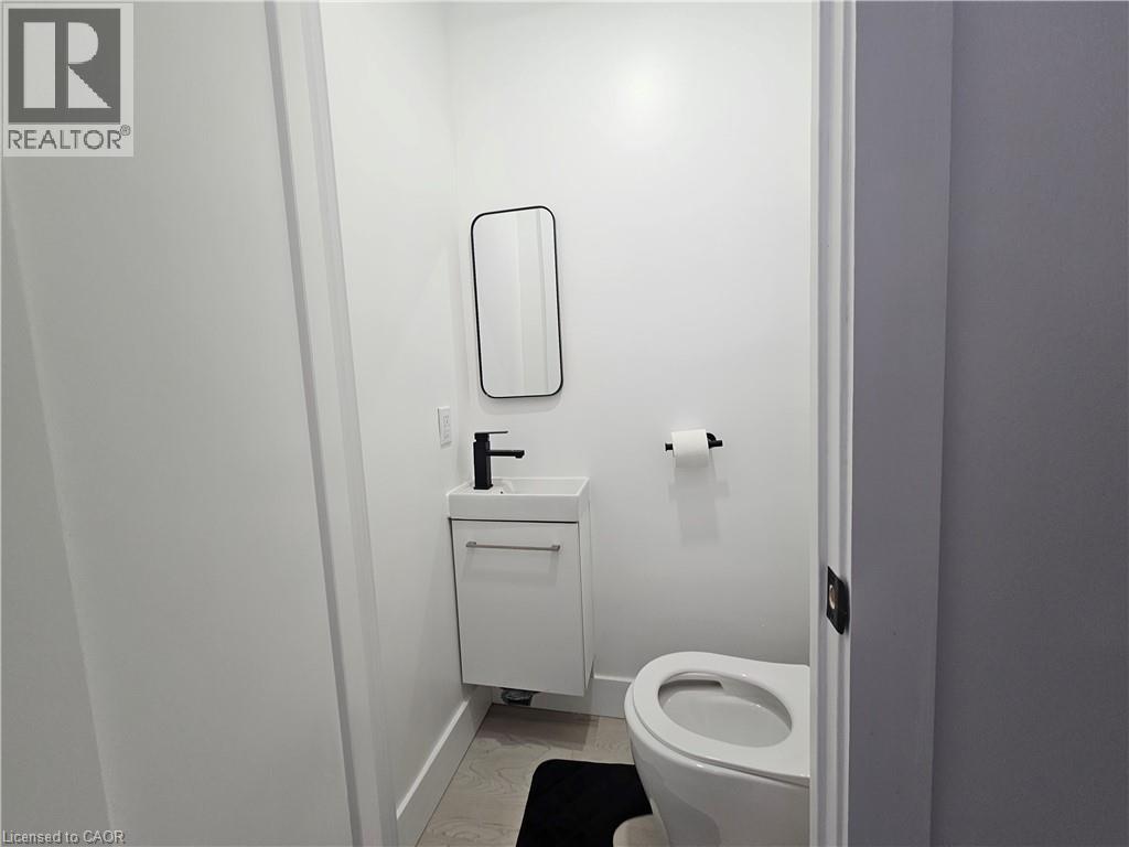 352 Weir Street N Property Photo 7