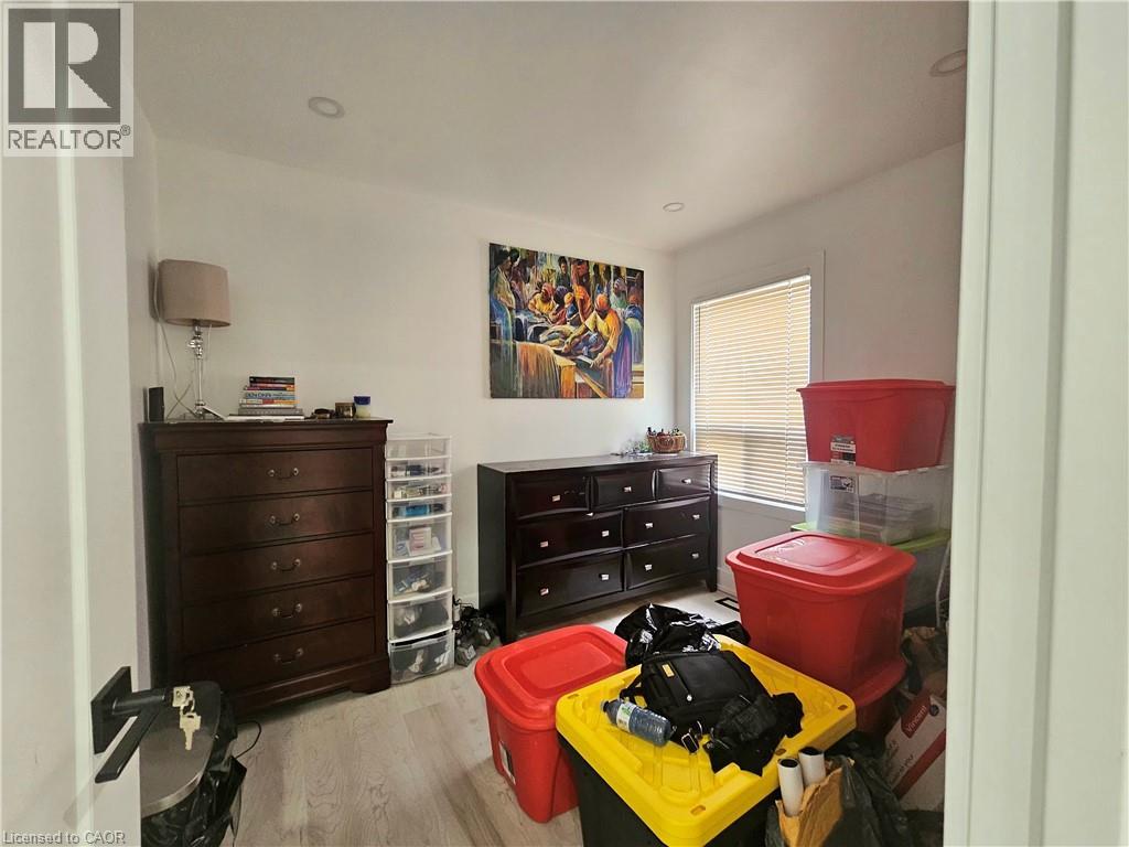 352 Weir Street N Property Photo 8