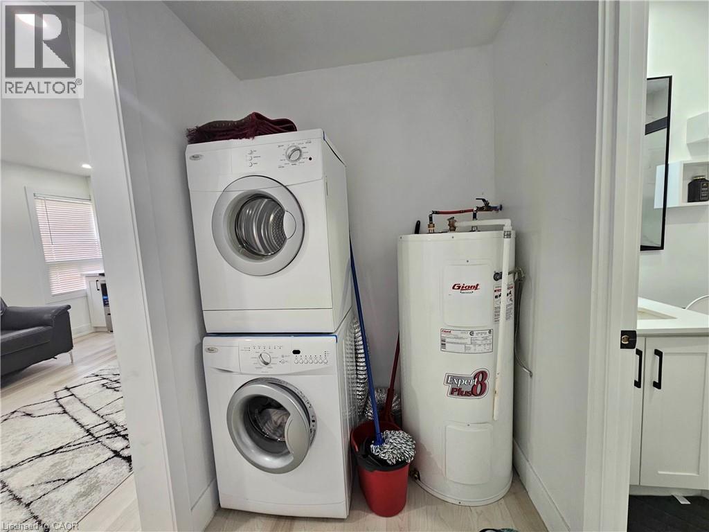 352 Weir Street N Property Photo 10