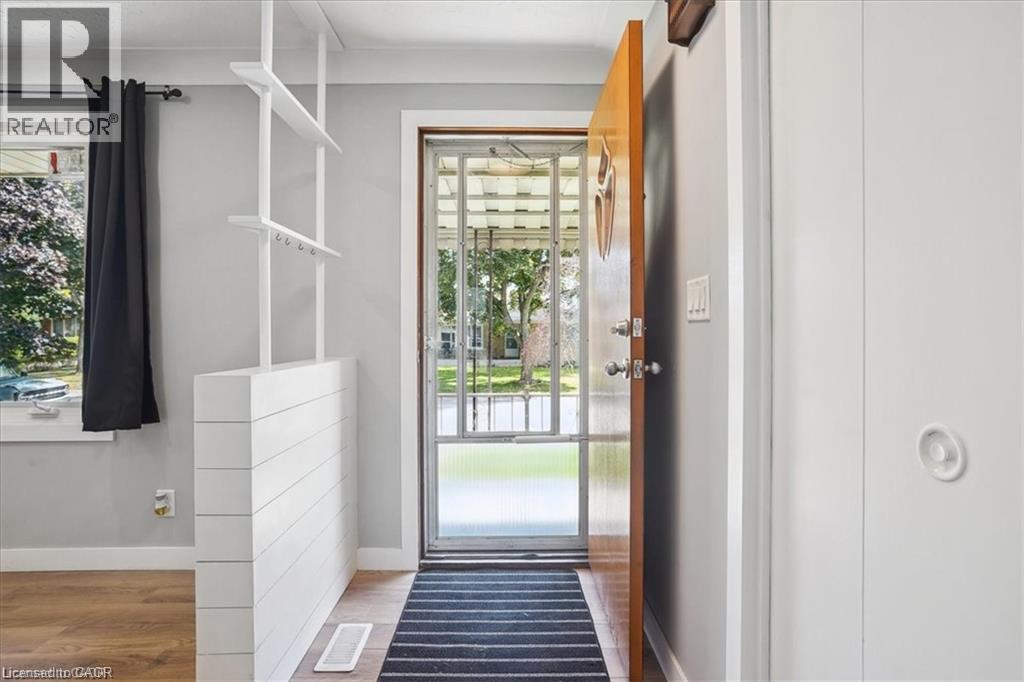 1 Robroy Court Unit# Upper Unit Property Photo 3