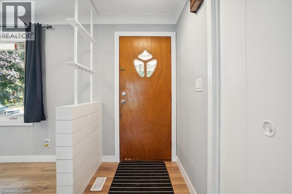1 Robroy Court Unit# Upper Unit Property Photo 4