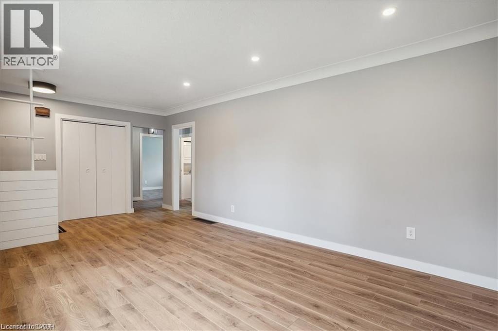 1 Robroy Court Unit# Upper Unit Property Photo 7