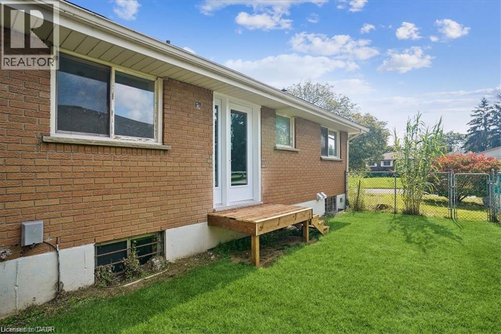 1 Robroy Court Unit# Upper Unit Property Photo 22